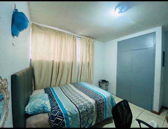 2 BEDROOM FLAT FOR SALE IN VEREENIGING CENTRAL